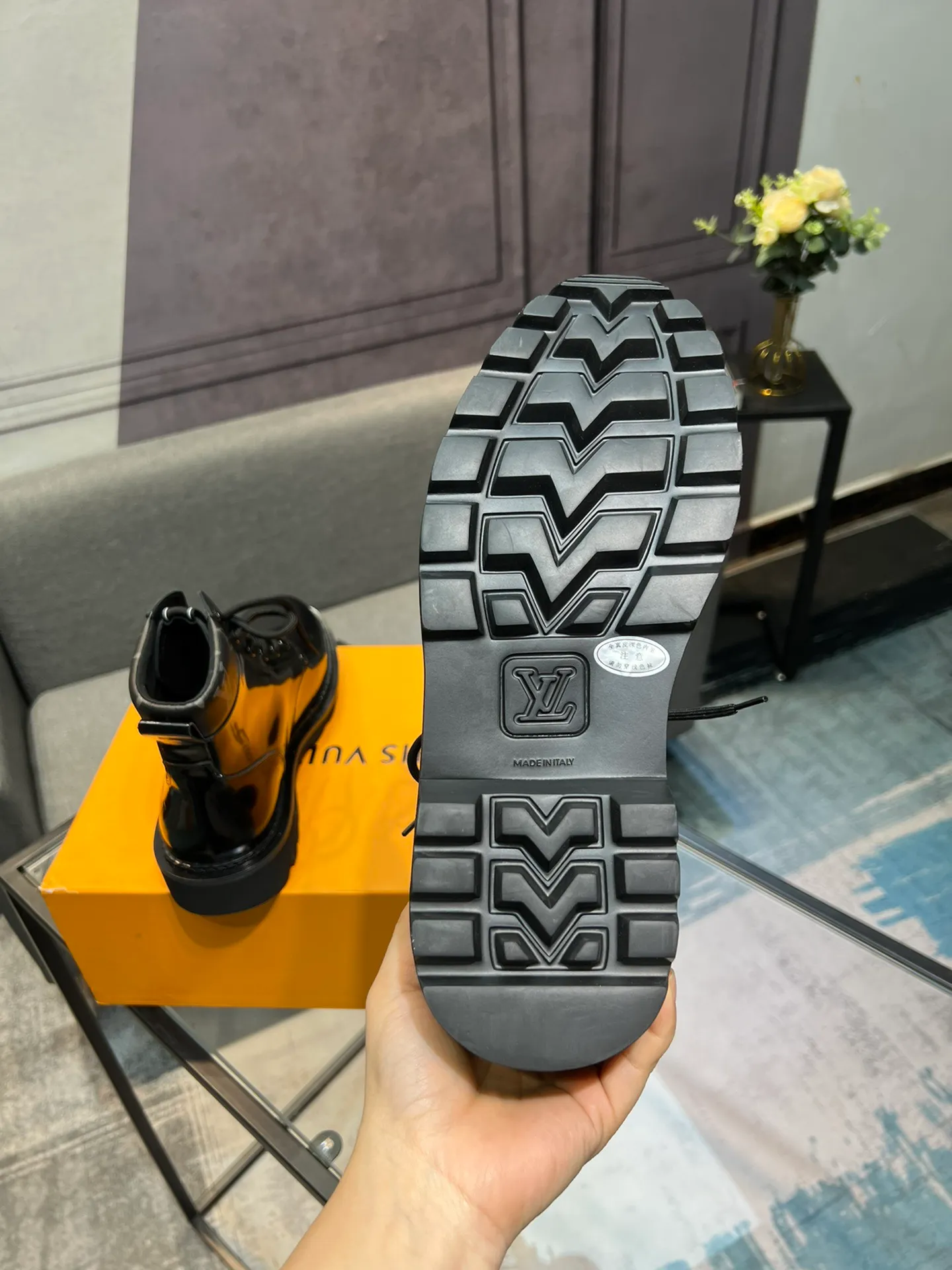 Men's shoes 💰900 L Home - the latest LV men's business casual boots, luxury and nobility are a must, all made of imported original first-layer cowhide, just to create a more comfortable wearing experience, ➕top imported water-dyed full cow lining, original high wear-resistant outsole! 👏👏 Size: Male 39-44; (38 45 46 customized)